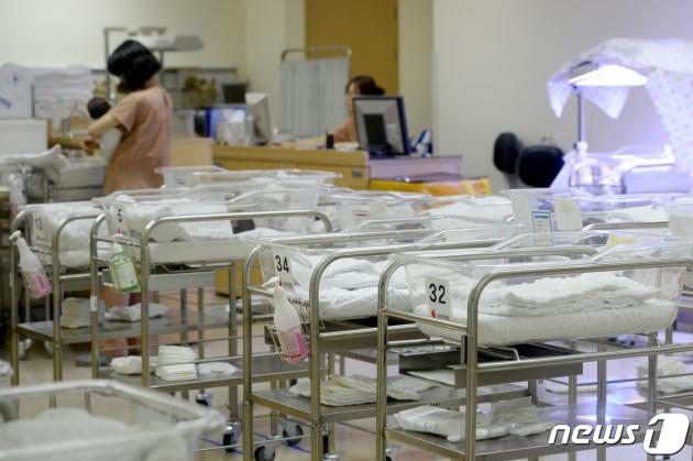 서울 시내 병원 신생아실 자료사진(뉴스1 DB) 2021.8.26/뉴스1