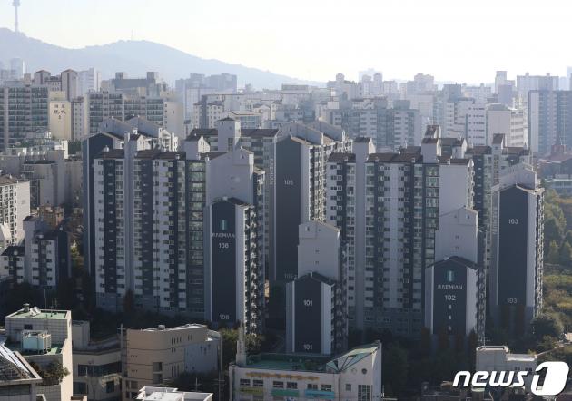 사진은 이날 서울 마포구 아파트 단지의 모습. 2022.10.20/뉴스1 ⓒ News1 신웅수 기자