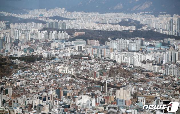 서울 중구 남산에서 바라본 주택 및 아파트 단지. 2023.1.18/뉴스1 ⓒ News1 이승배 기자