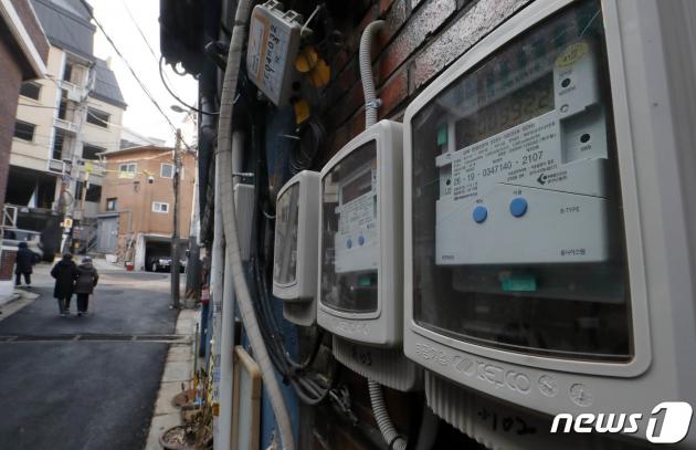 5일 서울 중구의 한 주택가에 전기계량기가 설치돼있다.  2023.2.5/뉴스1 ⓒ News1 박세연 기자