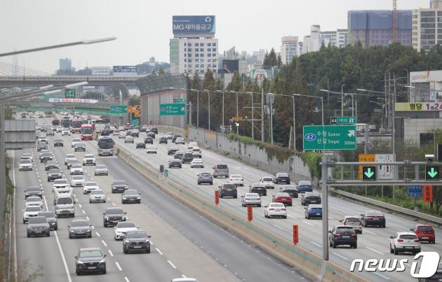 경부고속도로 모습. 2023.10.3/뉴스1 ⓒ News1 김영운 기자