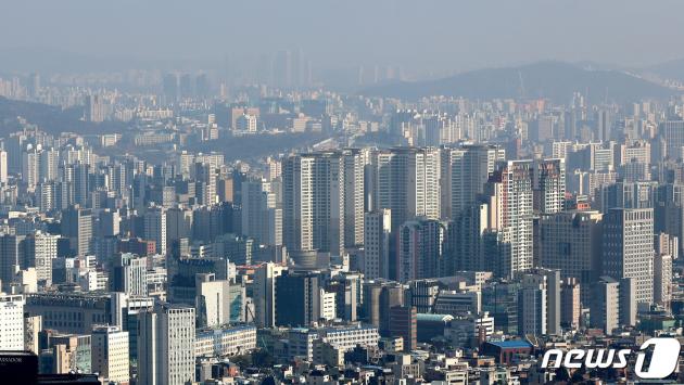 4일 오전 서울 중구 남산에서 바라본 도심에 아파트 단지가 보이고 있다.  2024.2.4/뉴스1 ⓒ News1 장수영 기자